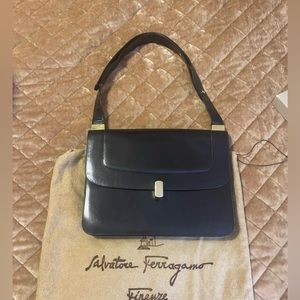 ⚡️♠️Vintage Salvatore Ferragamo Purse with Dustbag and Coin Purse♠️⚡️